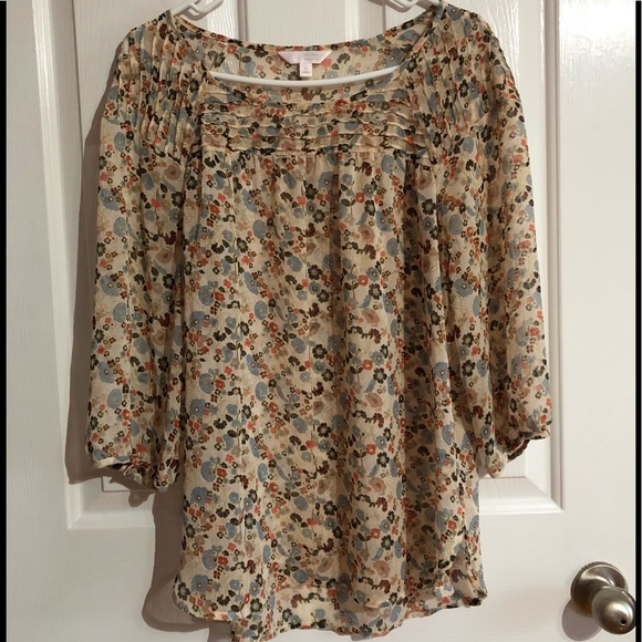 LC Lauren Conrad Tops - EUC LAUREN CONRAD FLOWER BLOUSE SIZE Large